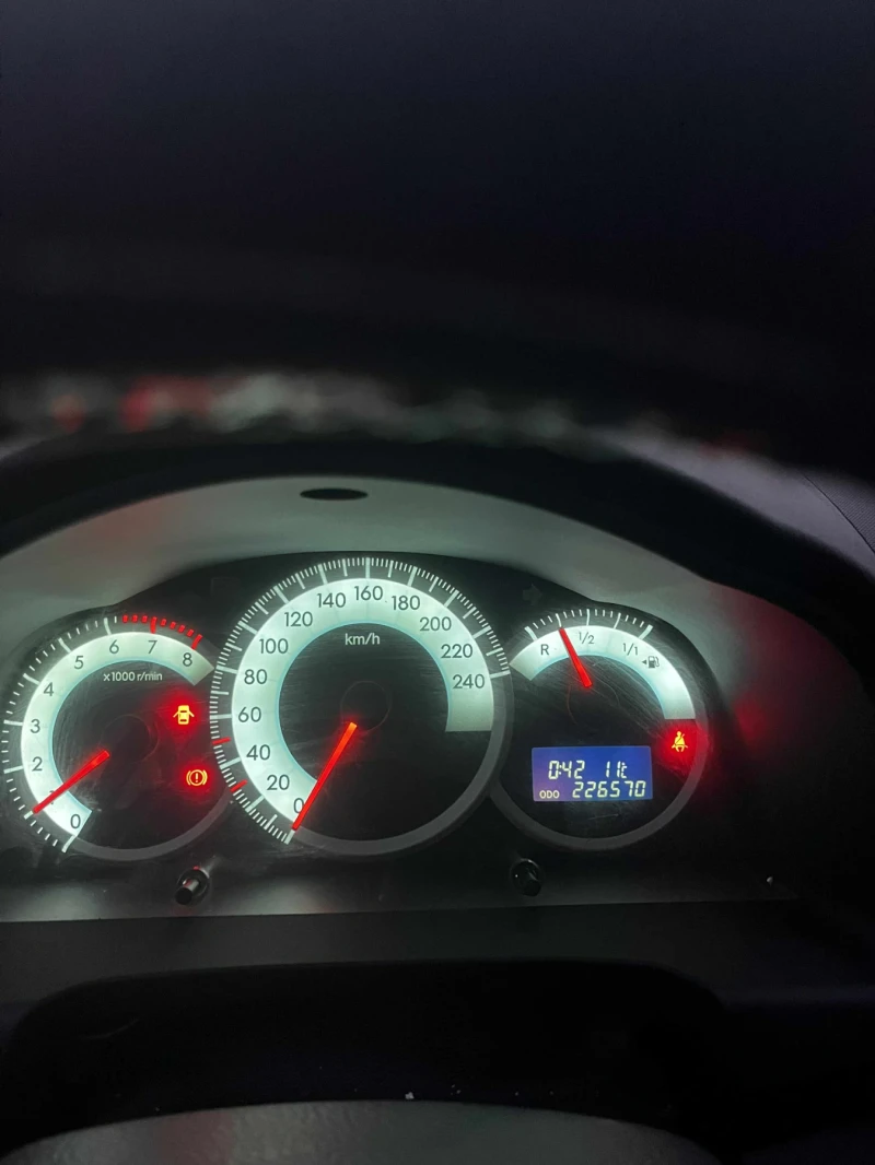 Toyota Corolla verso, снимка 6 - Автомобили и джипове - 52393315