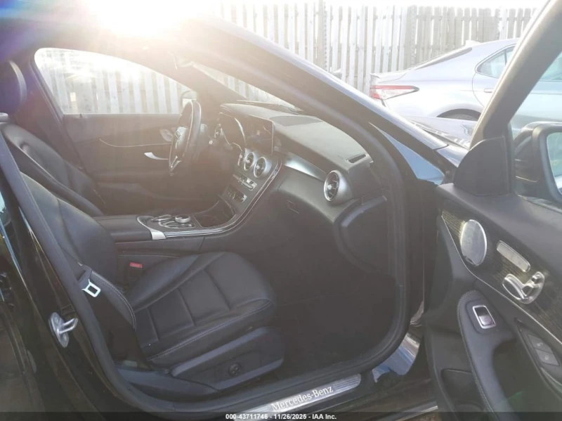 Mercedes-Benz C 300 * 4MATIC * CARFAX * БЕЗ ПЪРВОНАЧАЛНА ВНОСКА, снимка 5 - Автомобили и джипове - 52888418
