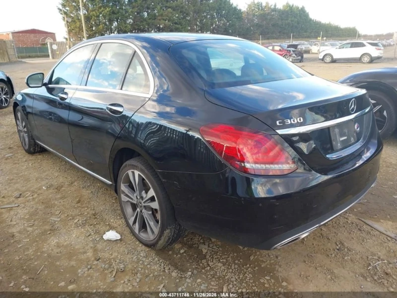 Mercedes-Benz C 300 * 4MATIC * CARFAX * БЕЗ ПЪРВОНАЧАЛНА ВНОСКА, снимка 3 - Автомобили и джипове - 52888418