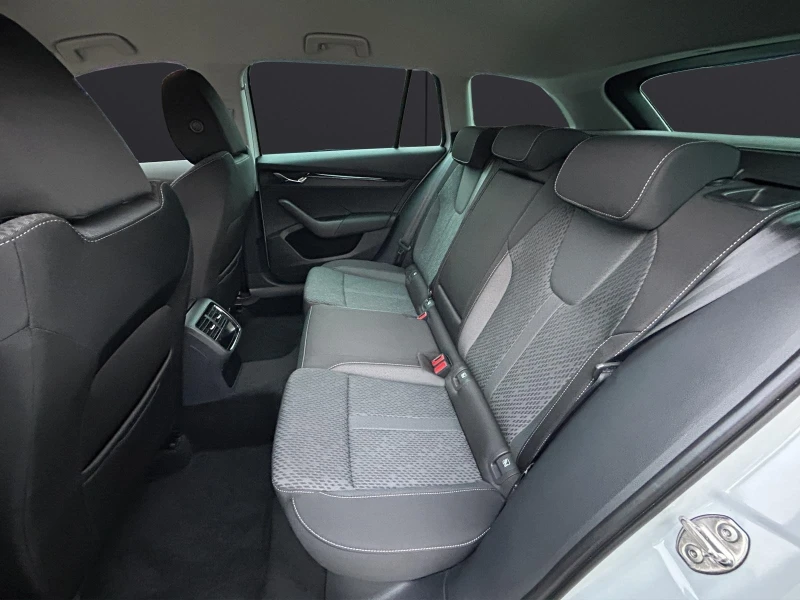 Skoda Octavia TSI* CAM* DISTR* LED* CARPLAY* , снимка 17 - Автомобили и джипове - 53380374