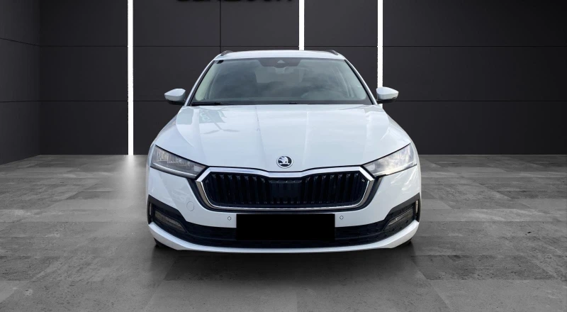 Skoda Octavia TSI* CAM* DISTR* LED* CARPLAY* , снимка 2 - Автомобили и джипове - 53380374