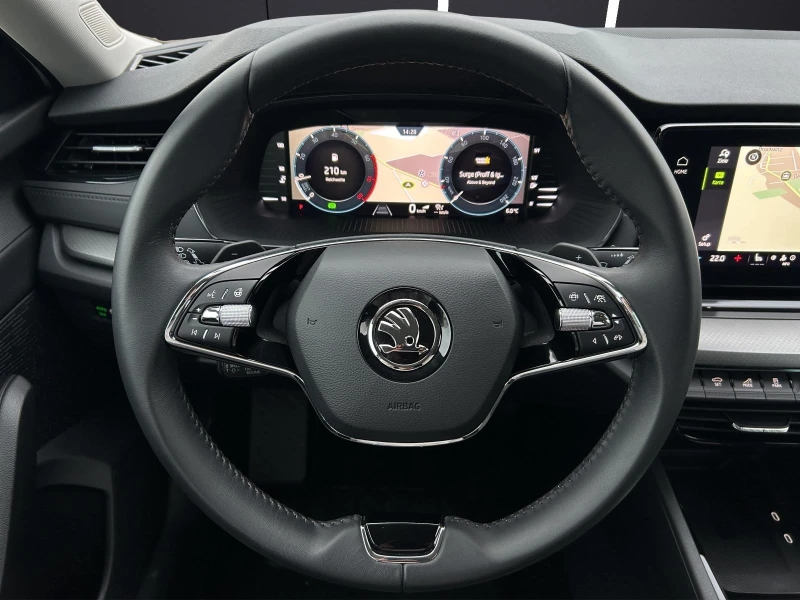 Skoda Octavia TSI* CAM* DISTR* LED* CARPLAY* , снимка 11 - Автомобили и джипове - 53380374