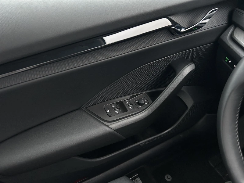 Skoda Octavia TSI* CAM* DISTR* LED* CARPLAY* , снимка 9 - Автомобили и джипове - 53380374