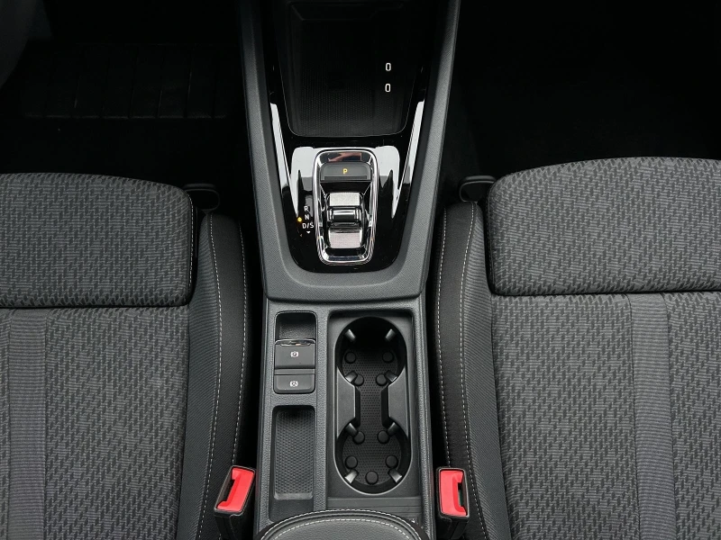 Skoda Octavia TSI* CAM* DISTR* LED* CARPLAY* , снимка 14 - Автомобили и джипове - 53380374