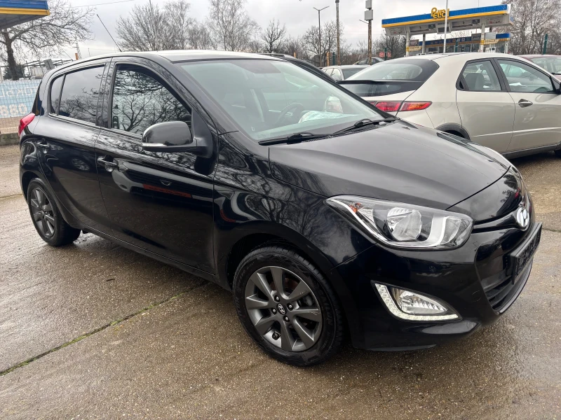 Hyundai I20 2014+ ФЕЙС+ 1.3+ ЛЕД+ 101хл км+ Н.ГУМИ+ НОВ, снимка 3 - Автомобили и джипове - 53393151