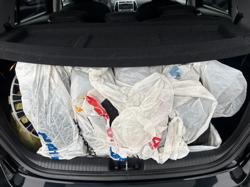 Hyundai I20 2014+ ФЕЙС+ 1.3+ ЛЕД+ 101хл км+ Н.ГУМИ+ НОВ, снимка 11 - Автомобили и джипове - 53393151