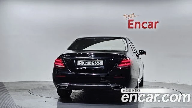 Mercedes-Benz E 200, снимка 4 - Автомобили и джипове - 56063046