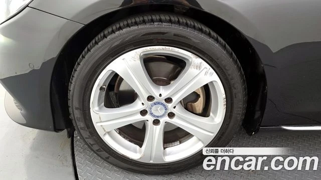 Mercedes-Benz E 200, снимка 5 - Автомобили и джипове - 56063046