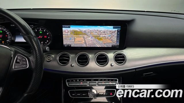 Mercedes-Benz E 200, снимка 14 - Автомобили и джипове - 56063046