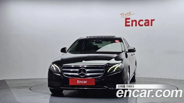 Mercedes-Benz E 200, снимка 3 - Автомобили и джипове - 56063046