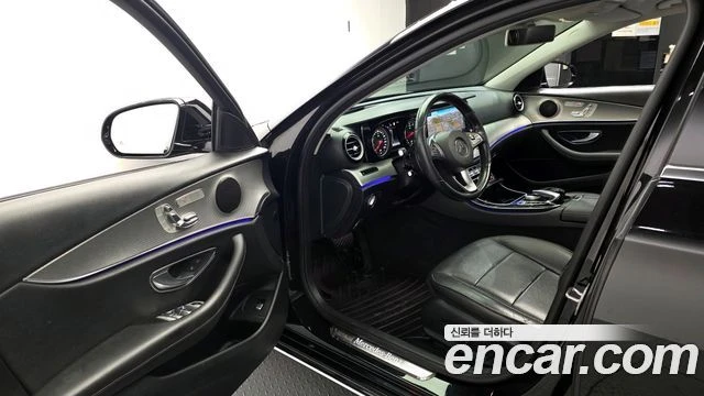 Mercedes-Benz E 200, снимка 10 - Автомобили и джипове - 56063046