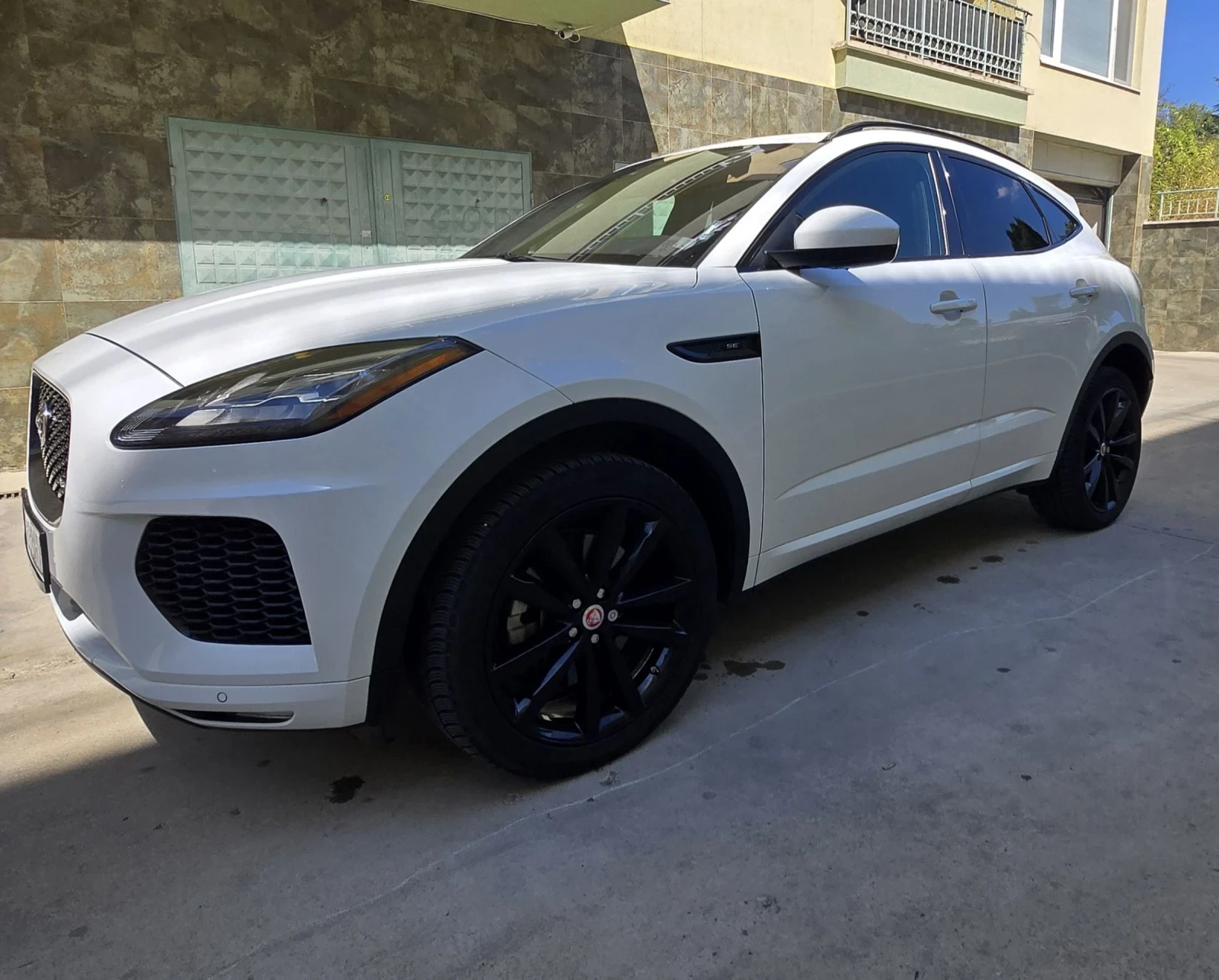 Jaguar E-pace P300 - изображение 3
