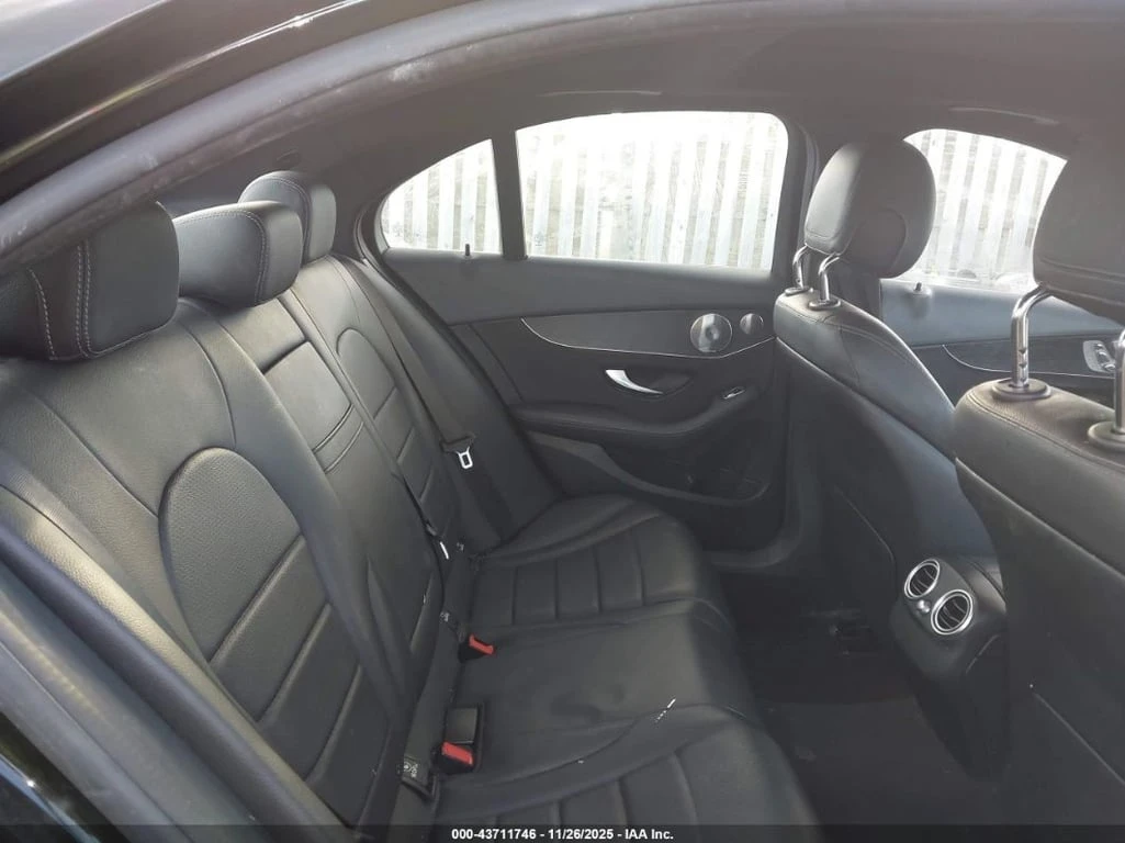 Mercedes-Benz C 300 * 4MATIC * CARFAX * БЕЗ ПЪРВОНАЧАЛНА ВНОСКА - изображение 8