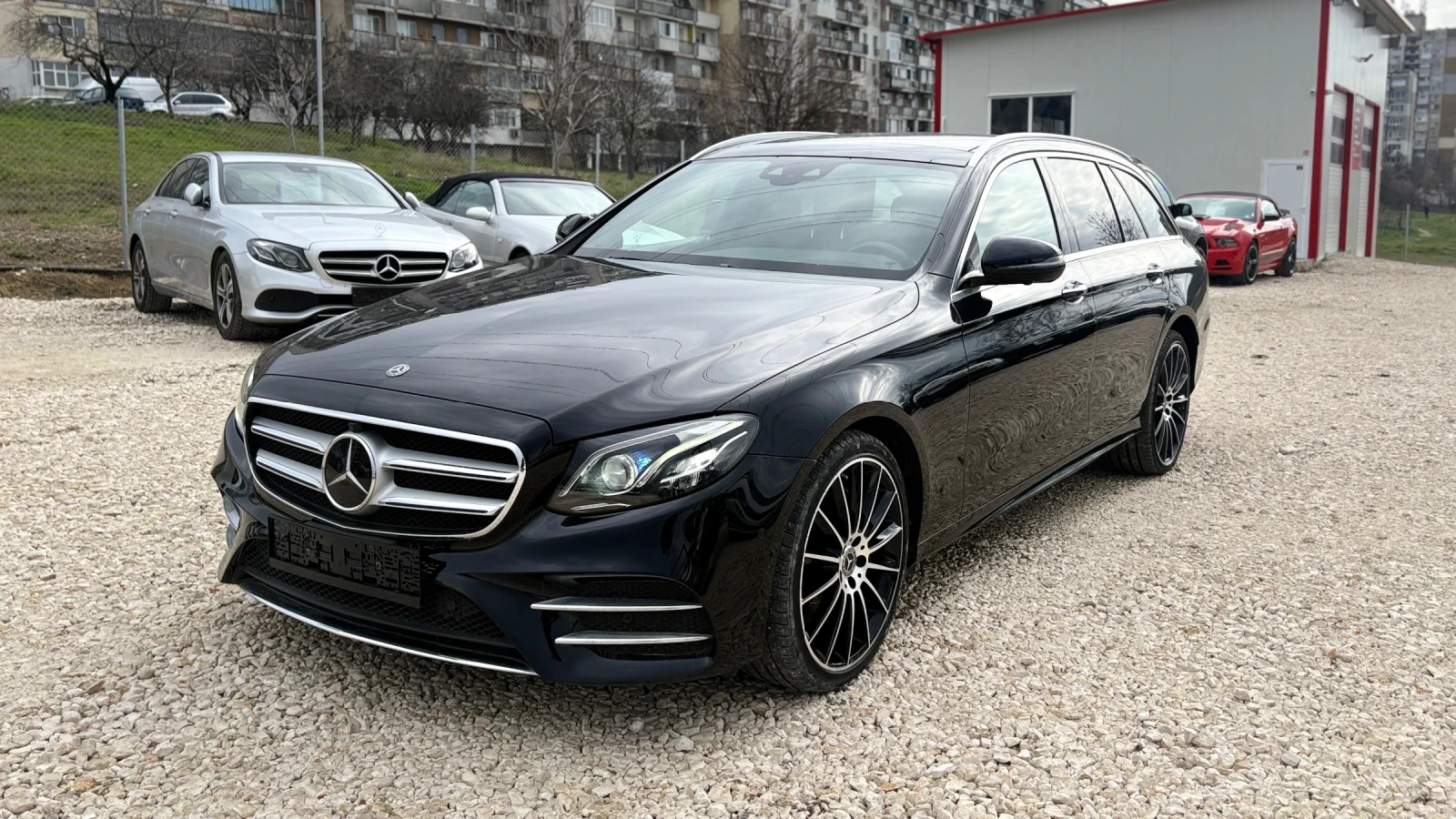 Mercedes-Benz E 220, снимка 2 - Автомобили и джипове - 53743326