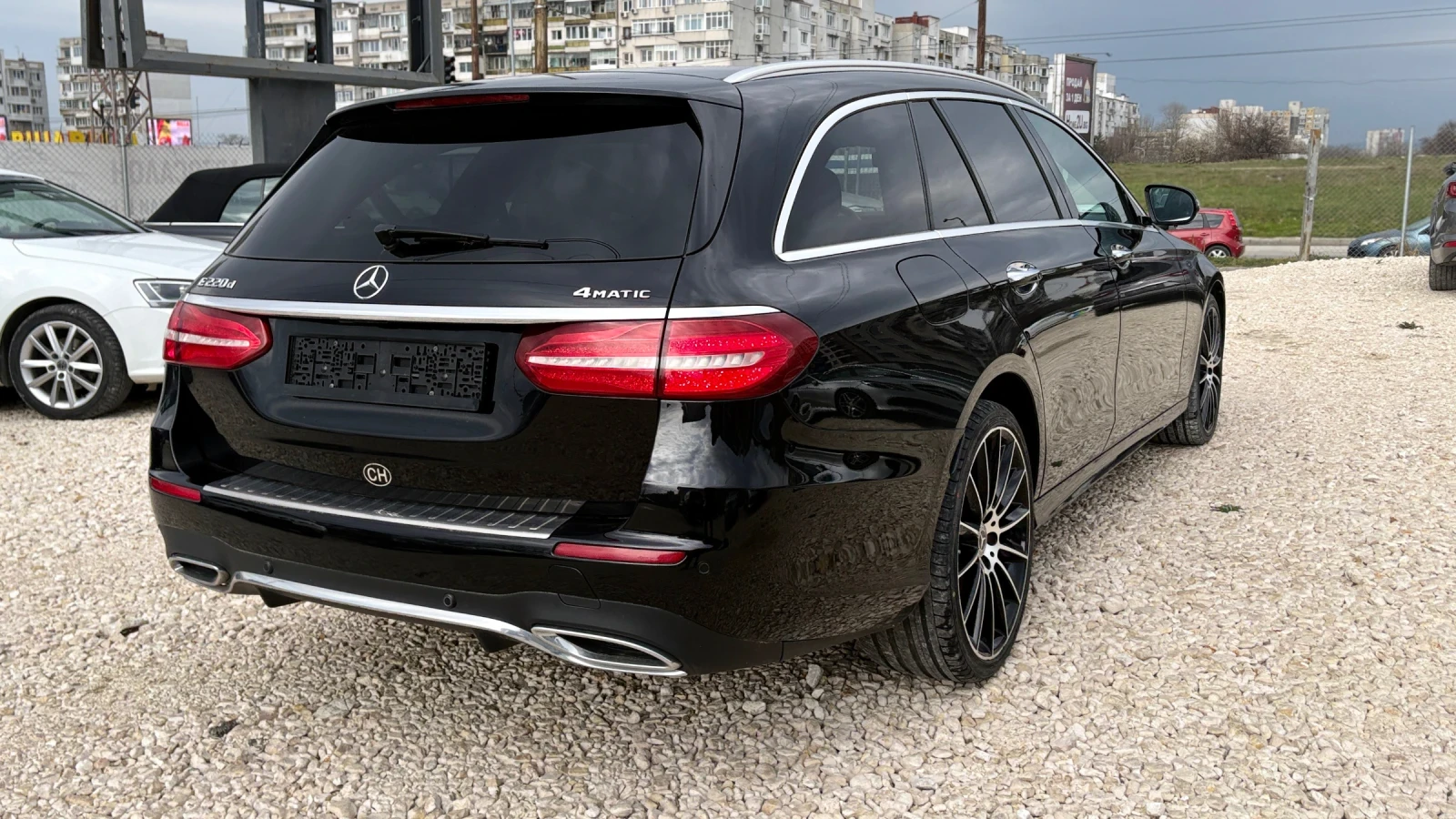 Mercedes-Benz E 220, снимка 4 - Автомобили и джипове - 53743326