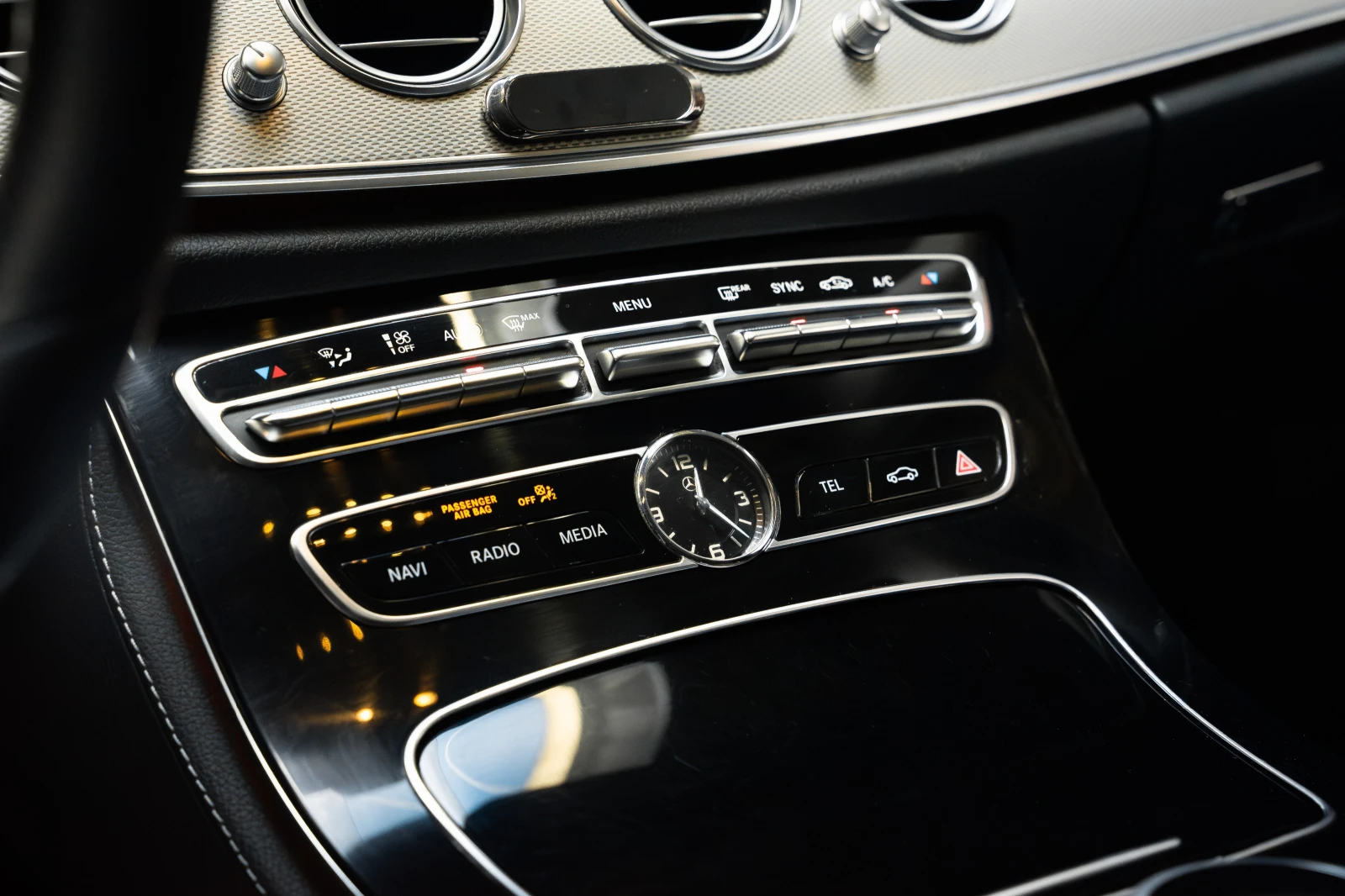 Mercedes-Benz E 220, снимка 10 - Автомобили и джипове - 53986893