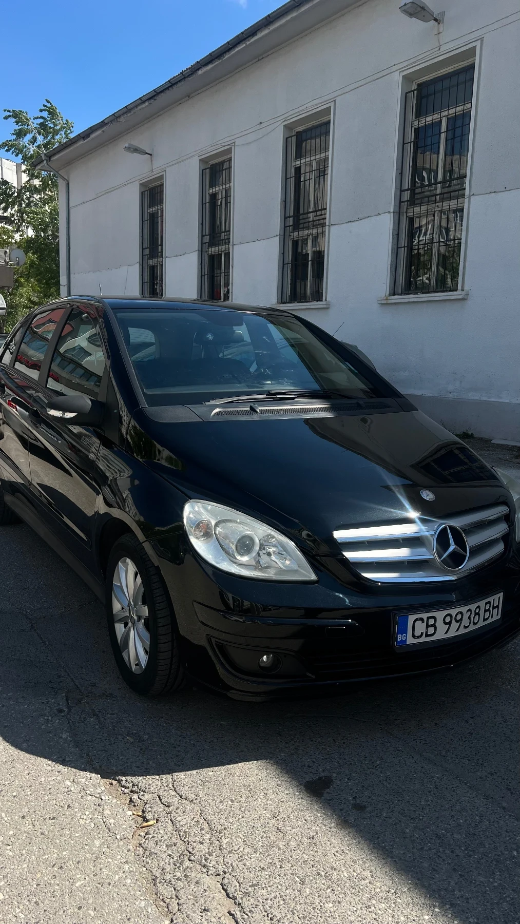Mercedes-Benz B 180