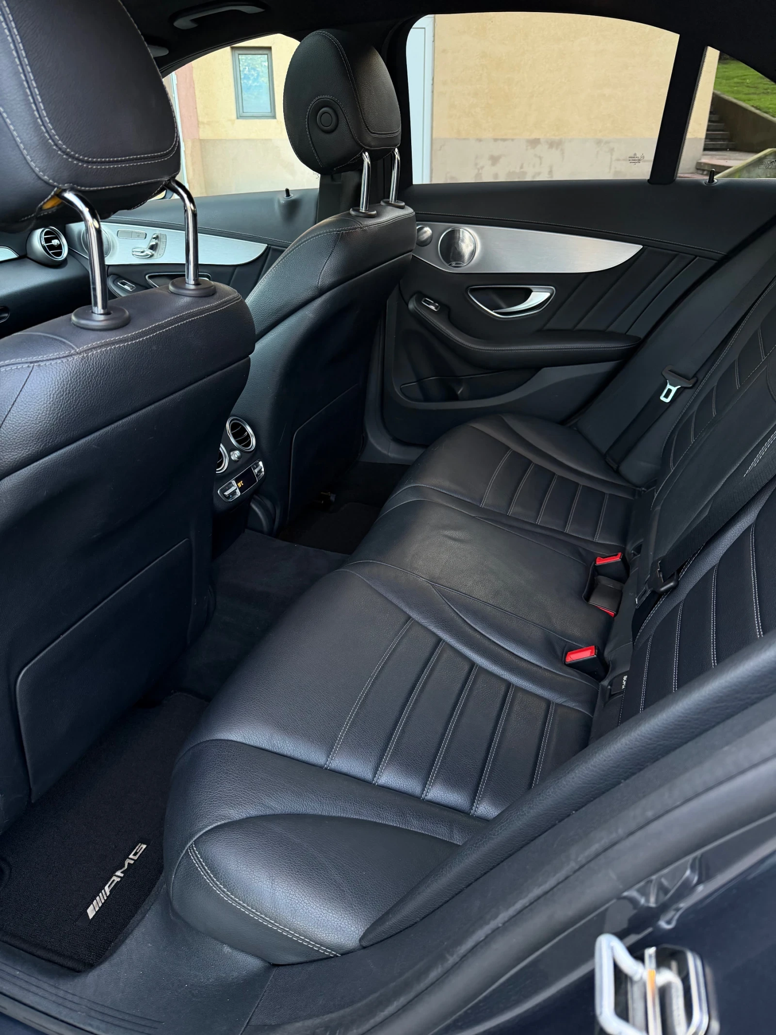 Mercedes-Benz C 220 AMG/Дистроник/Burmester/Head-up/Multibeam/Keyless, снимка 13 - Автомобили и джипове - 54948033