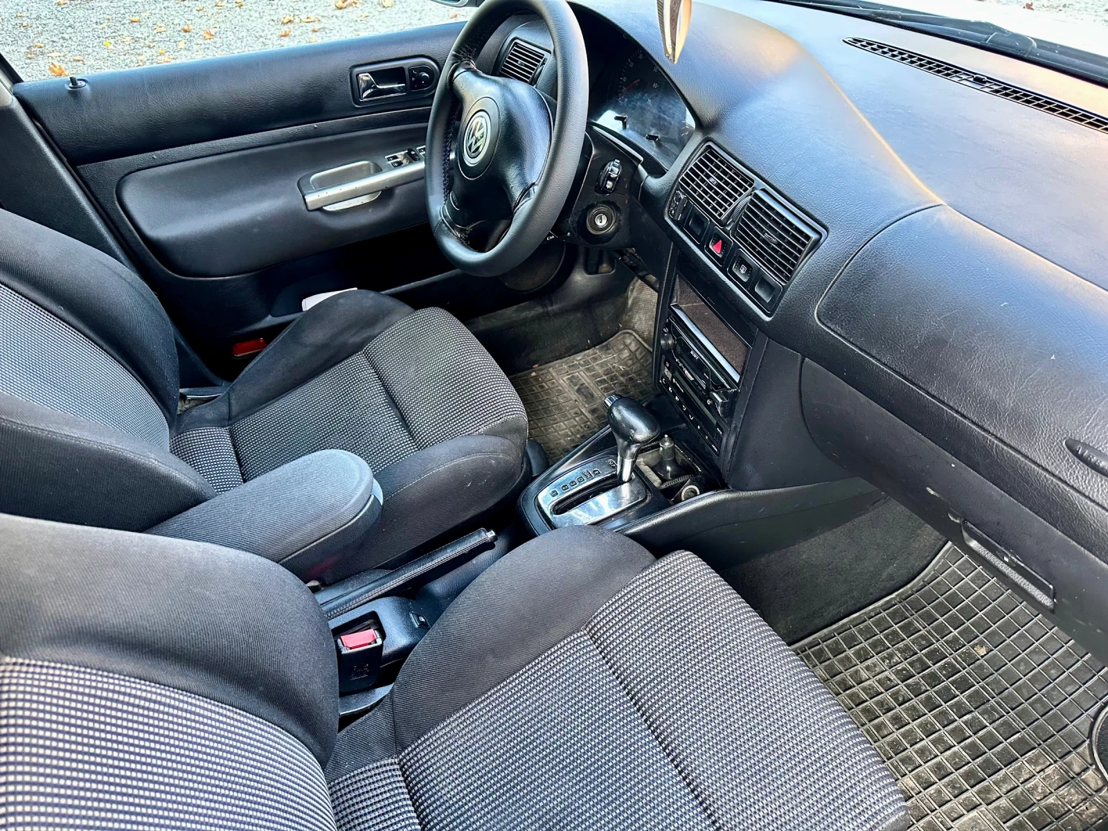 VW Golf Автомат  ГАЗ  4 врати, снимка 7 - Автомобили и джипове - 55609398