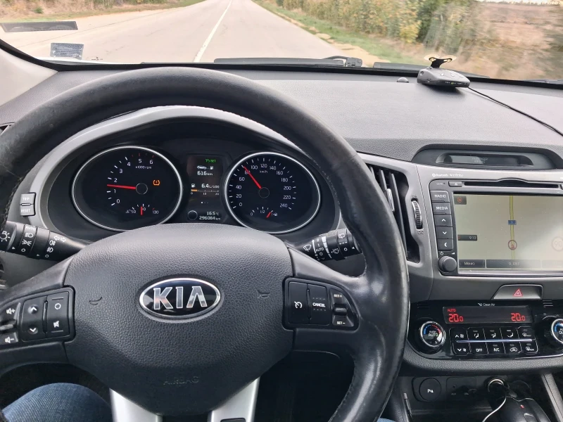 Kia Sportage, снимка 8 - Автомобили и джипове - 52313491