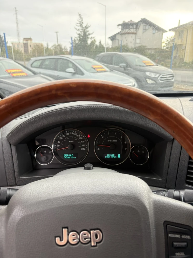 Jeep Grand cherokee, снимка 8 - Автомобили и джипове - 52539513