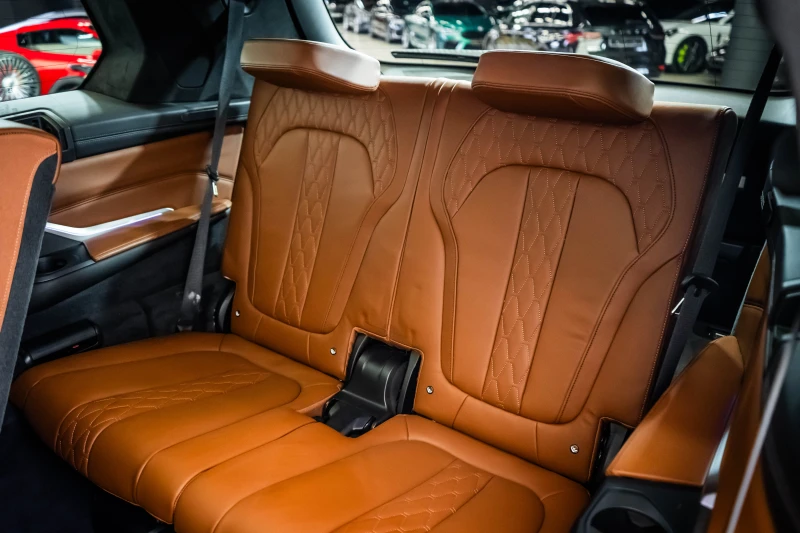 BMW X7 M50d Msport* B&W* Pano* TV, снимка 17 - Автомобили и джипове - 52875990