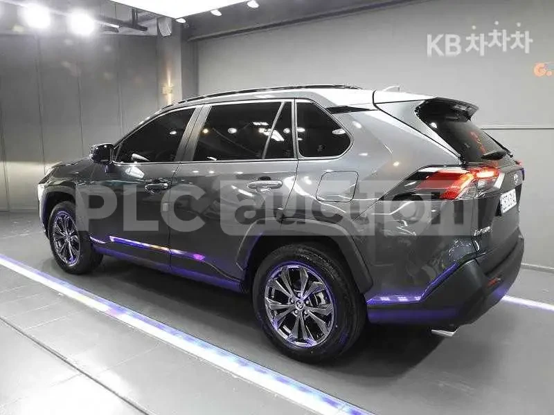Toyota Rav4 Hybrid| КАМЕРА| ПОДГРЕВ| ШИБЕДАХ| ВКЛ.ТЕХНОТЕСТ, снимка 2 - Автомобили и джипове - 54941328