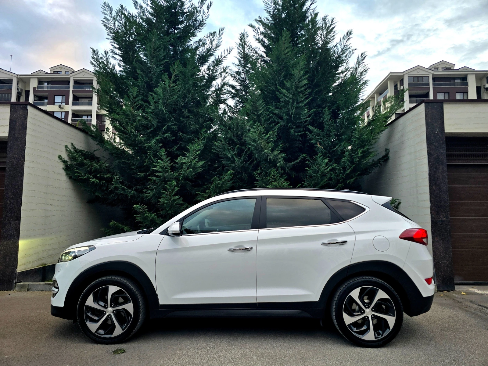 Hyundai Tucson 2.0 PREMIUM-FULL-4x4 - изображение 8