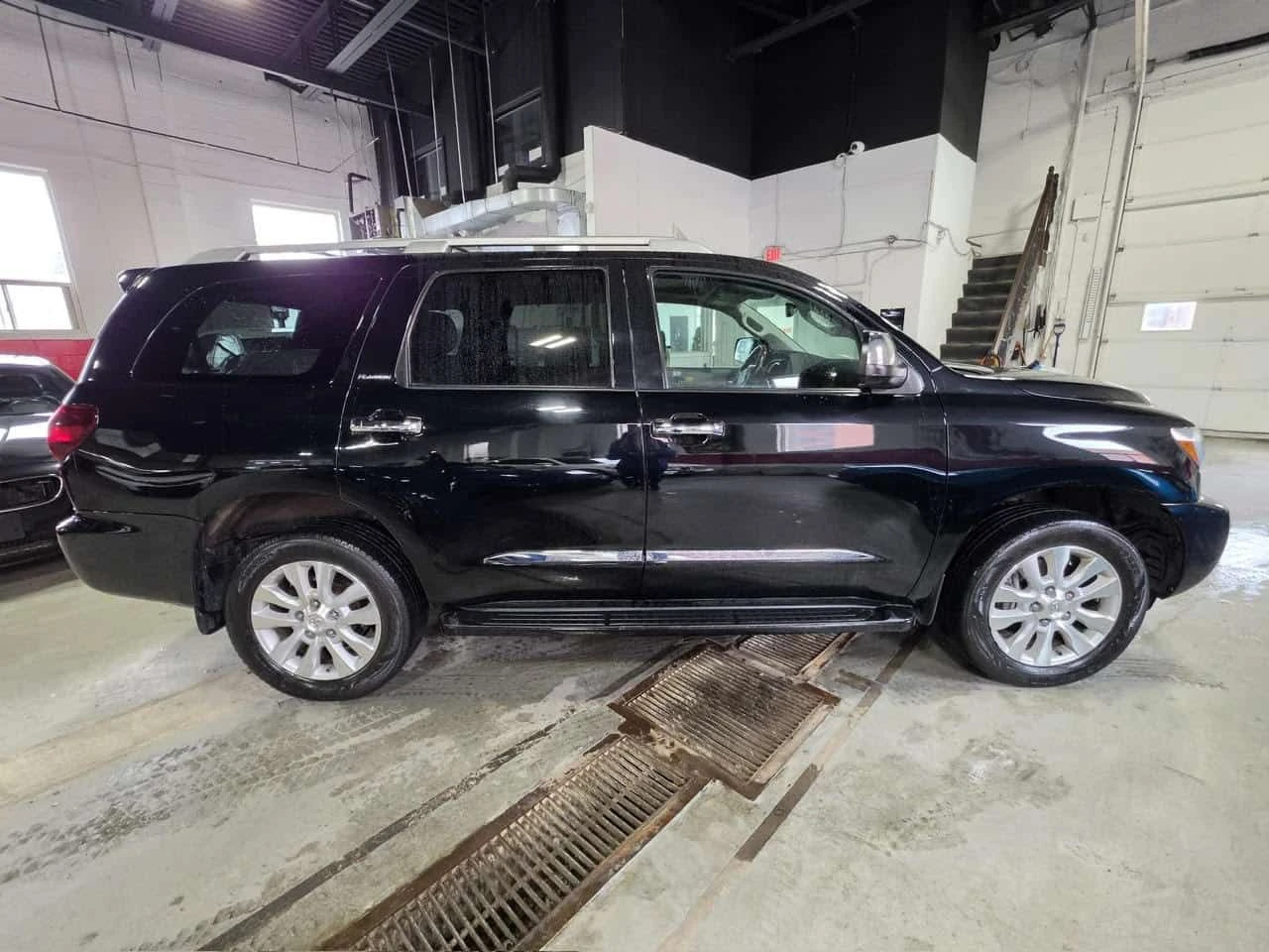 Toyota Sequoia * 4WD Platinum 5.7L* PANO* KEYLESS* ПОДГРЕВ* , снимка 3 - Автомобили и джипове - 54165519