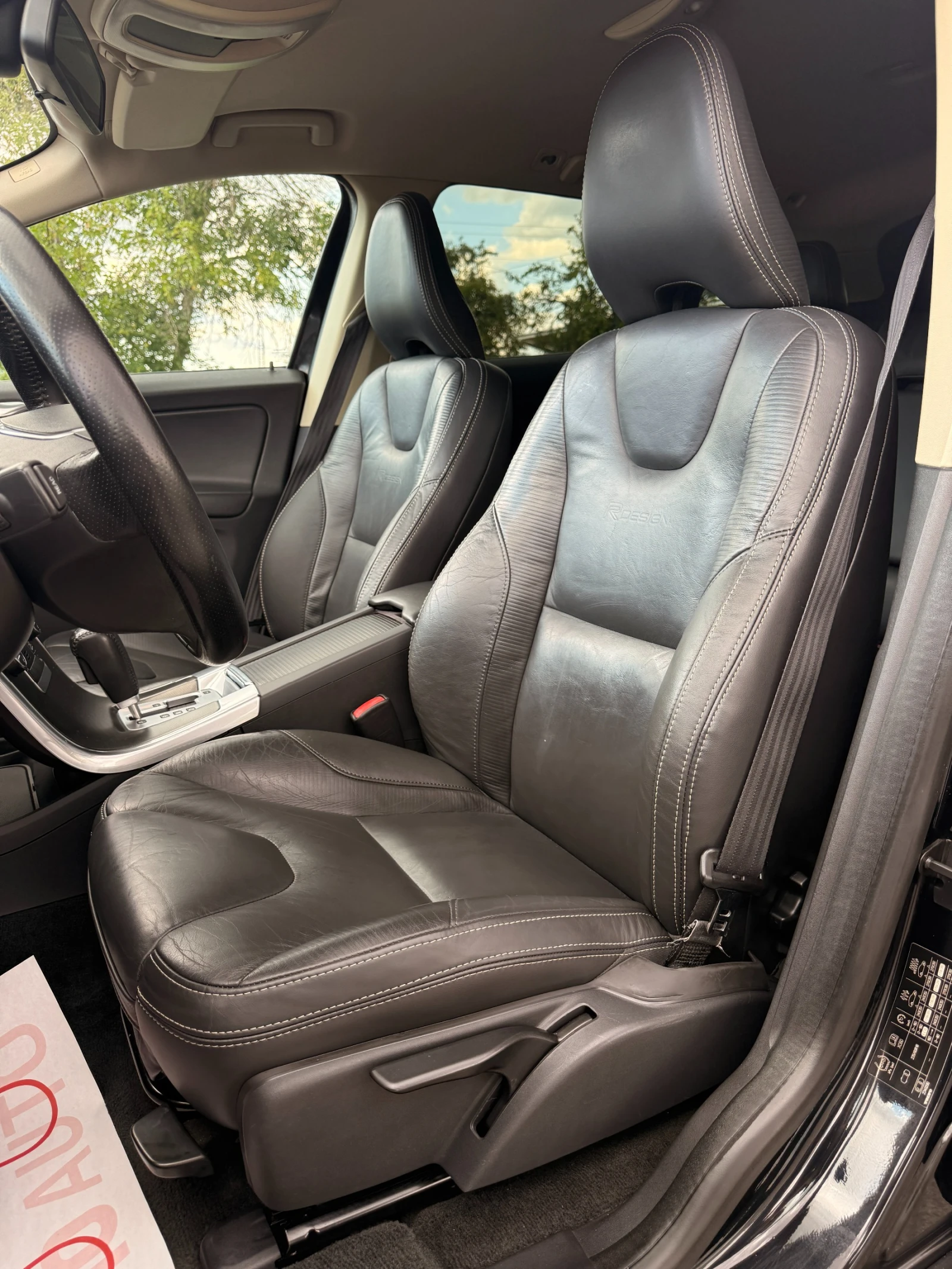 Volvo XC60 2.4D* AWD* R-DESIGN* , снимка 9 - Автомобили и джипове - 55455677