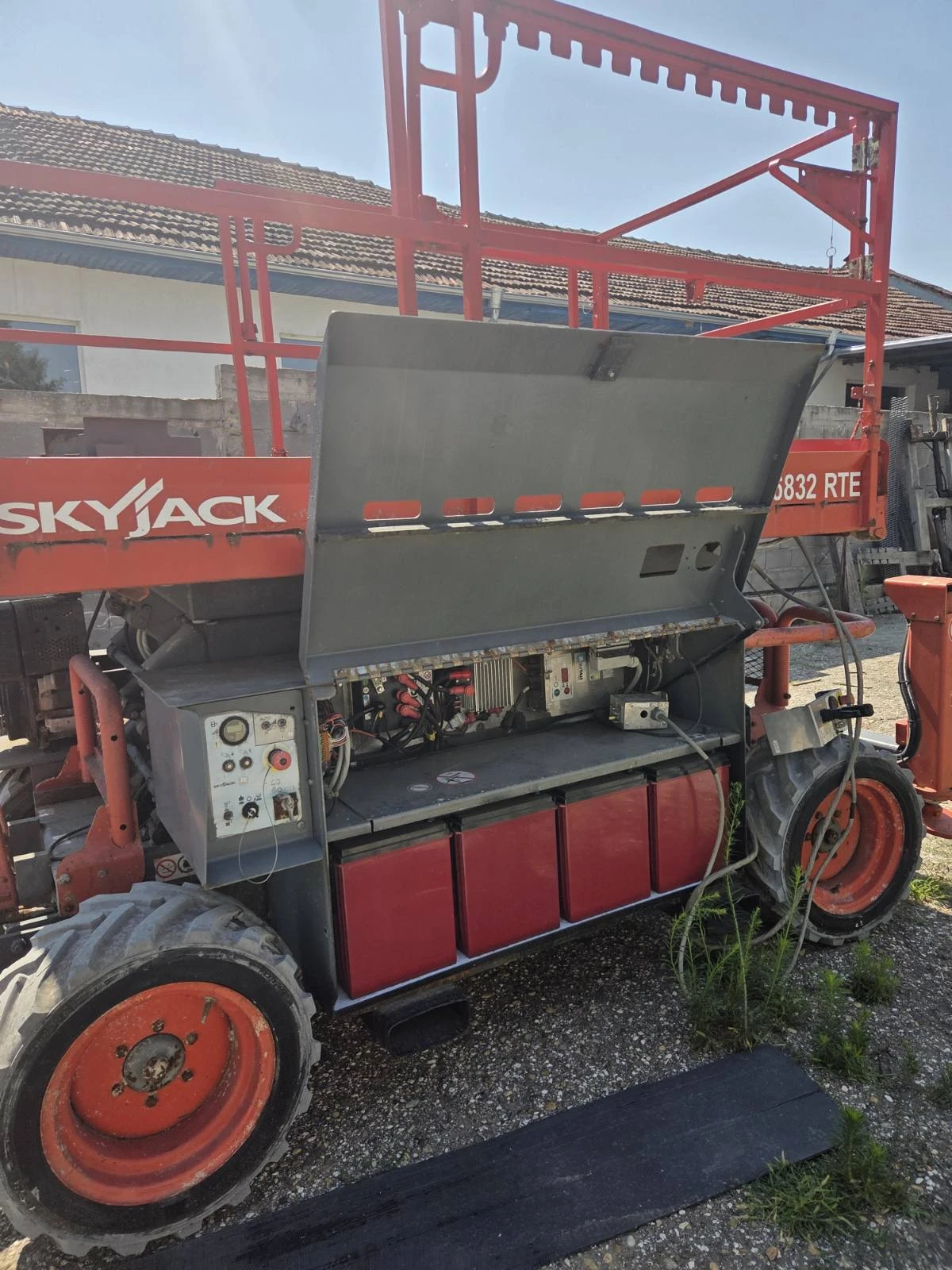 Автовишка Друга марка Ножична Skyjack SJ6832 RTE 4х4  HIBRID