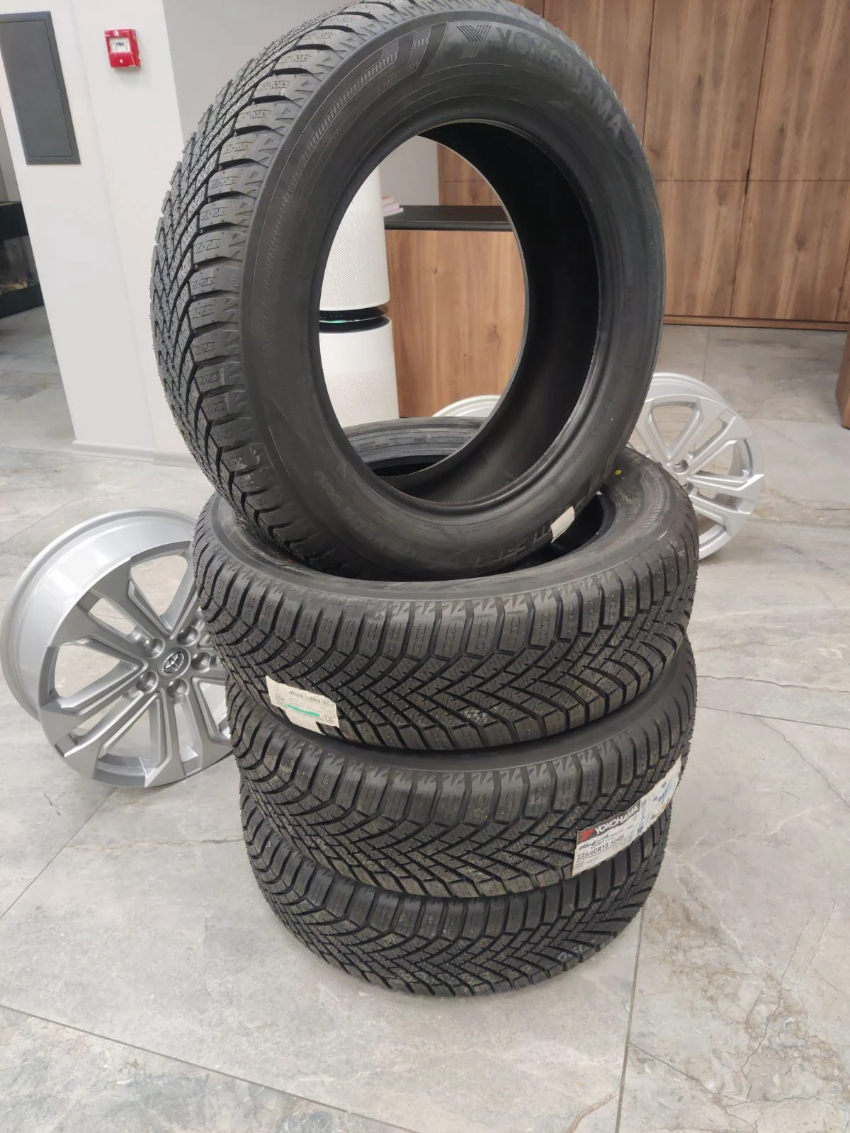 ���� 225/60R18 | Mobile.bg � ����������� 1