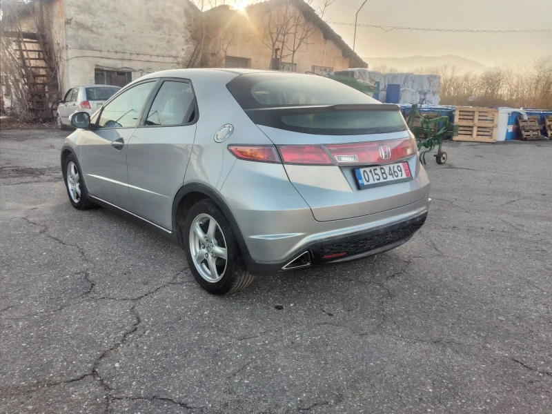 Honda Civic 1.8 топ, снимка 3 - Автомобили и джипове - 48730553