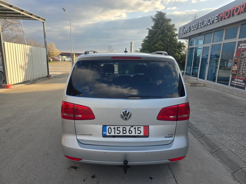 VW Touran ТОП!7м./6ск./КАМЕРА/NAVI, снимка 6 - Автомобили и джипове - 49573715