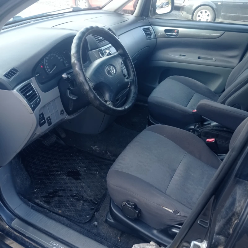 Toyota Avensis verso, снимка 11 - Автомобили и джипове - 49586278