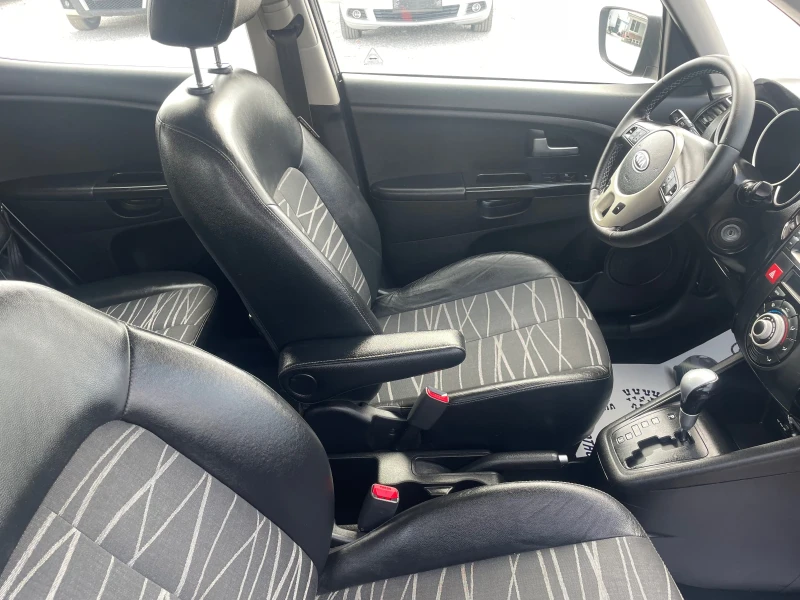 Kia Venga Автоматик, снимка 9 - Автомобили и джипове - 52055890