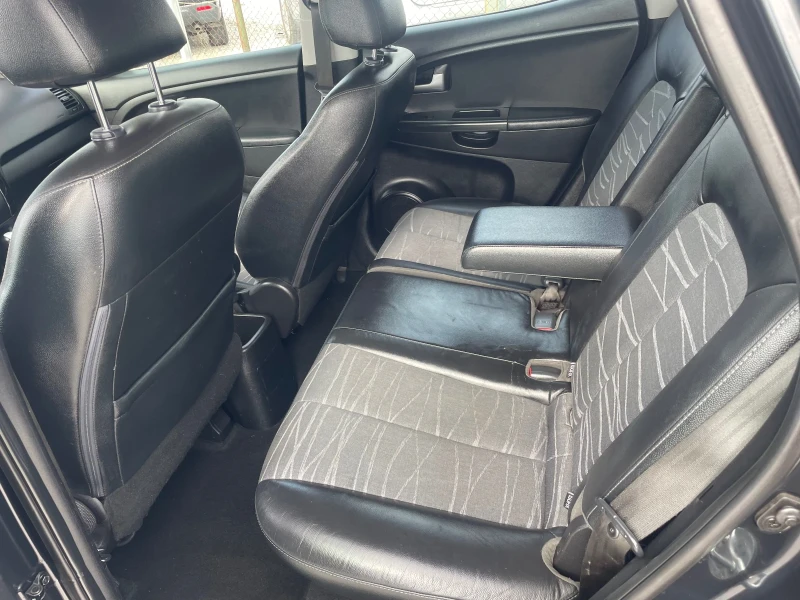 Kia Venga Автоматик, снимка 12 - Автомобили и джипове - 52055890