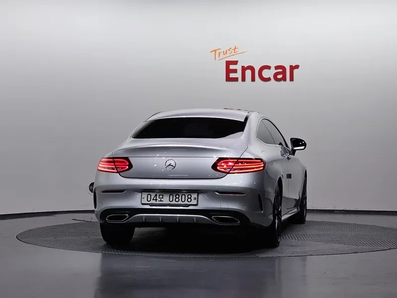 Mercedes-Benz C 200 Coupe, снимка 4 - Автомобили и джипове - 55015394