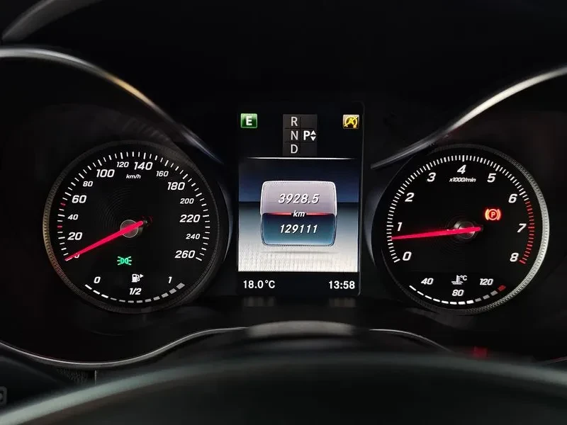 Mercedes-Benz C 200 Coupe, снимка 8 - Автомобили и джипове - 55015394