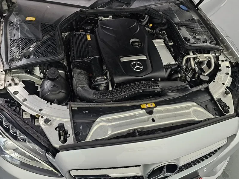 Mercedes-Benz C 200 Coupe, снимка 6 - Автомобили и джипове - 55015394