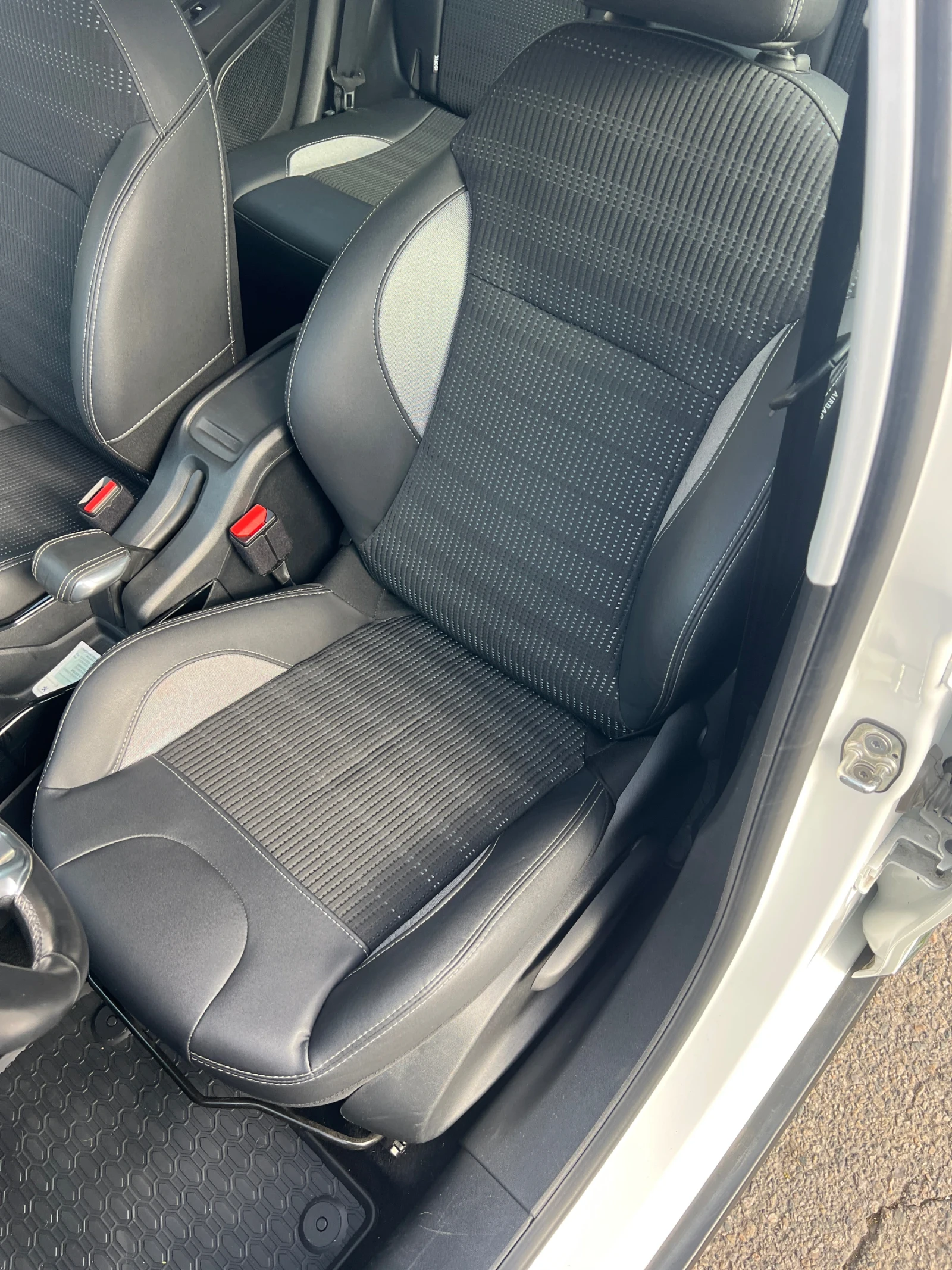 Peugeot 2008 1.6 HDI 33 K KM - изображение 8