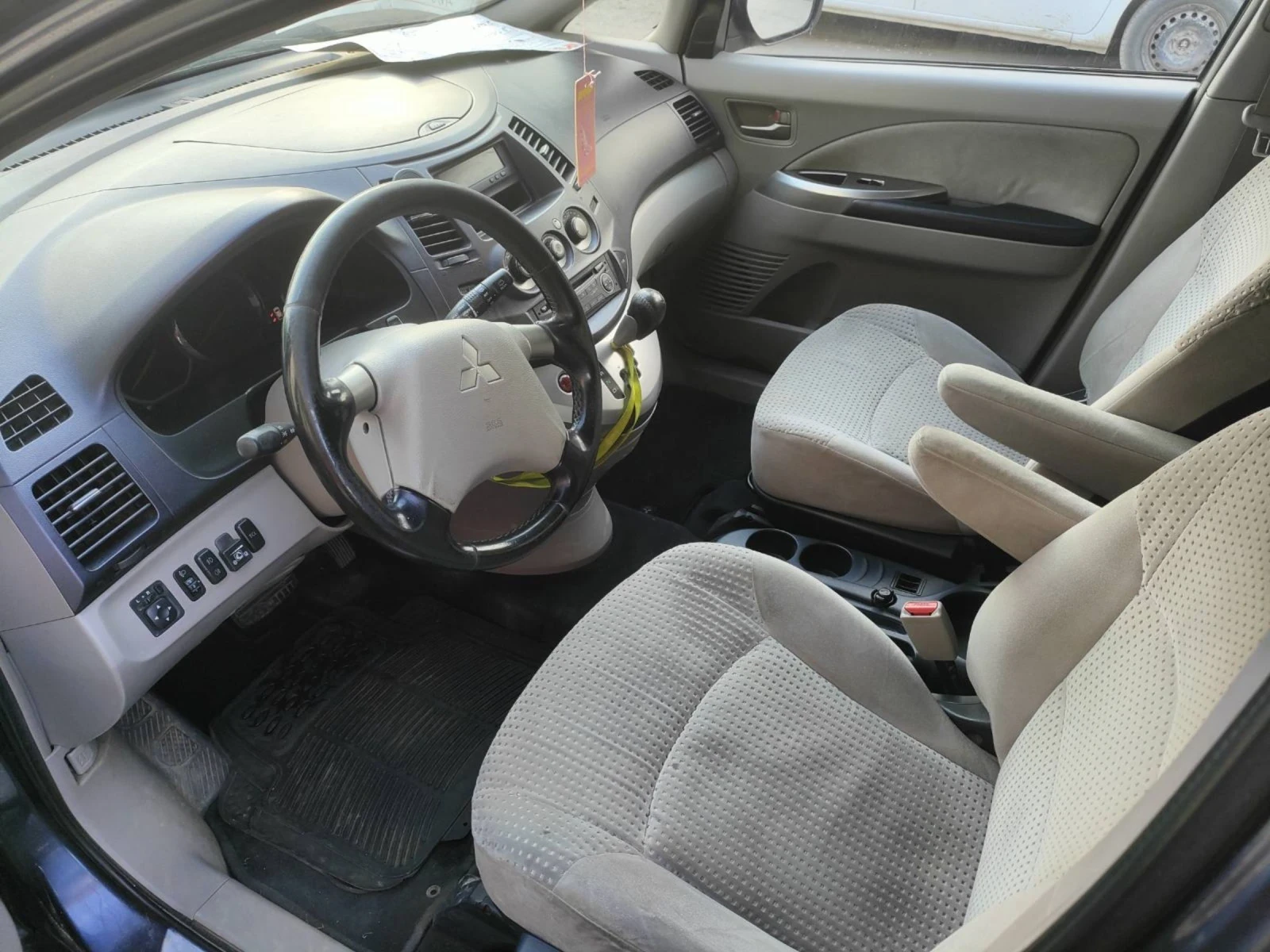 Mitsubishi Grandis Mivec - изображение 5