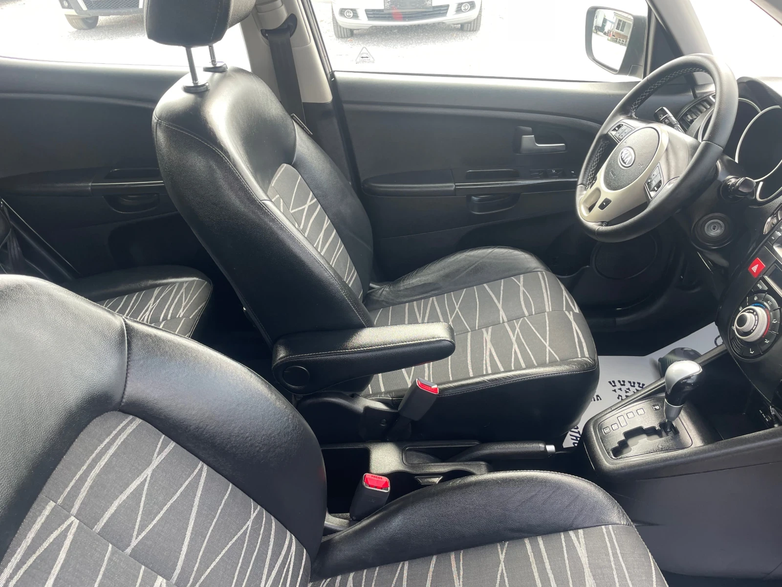 Kia Venga Автоматик - изображение 9