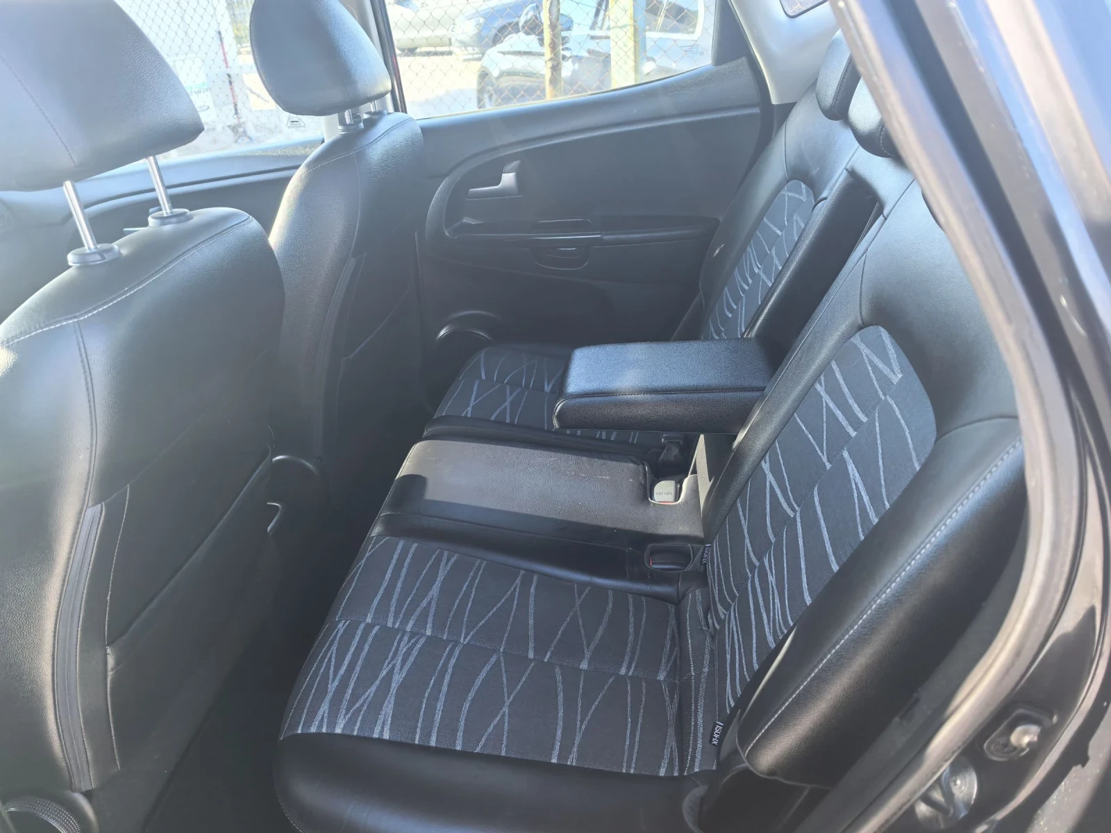 Kia Venga Автоматик, снимка 5 - Автомобили и джипове - 52055890