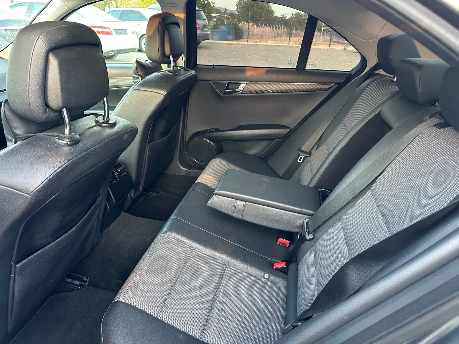 Mercedes-Benz C 200 AVANTGARDE* KOMPRESSOR* 184 к.с* НАВИГАЦИЯ, снимка 16 - Автомобили и джипове - 52238726