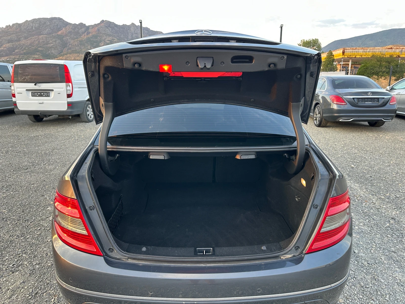 Mercedes-Benz C 200 AVANTGARDE* KOMPRESSOR* 184 к.с* НАВИГАЦИЯ, снимка 17 - Автомобили и джипове - 52238726