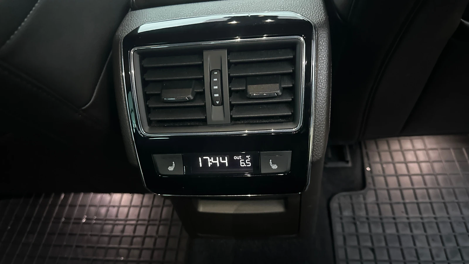 Skoda Superb Laurin & Klement 2.0 TDI - изображение 10