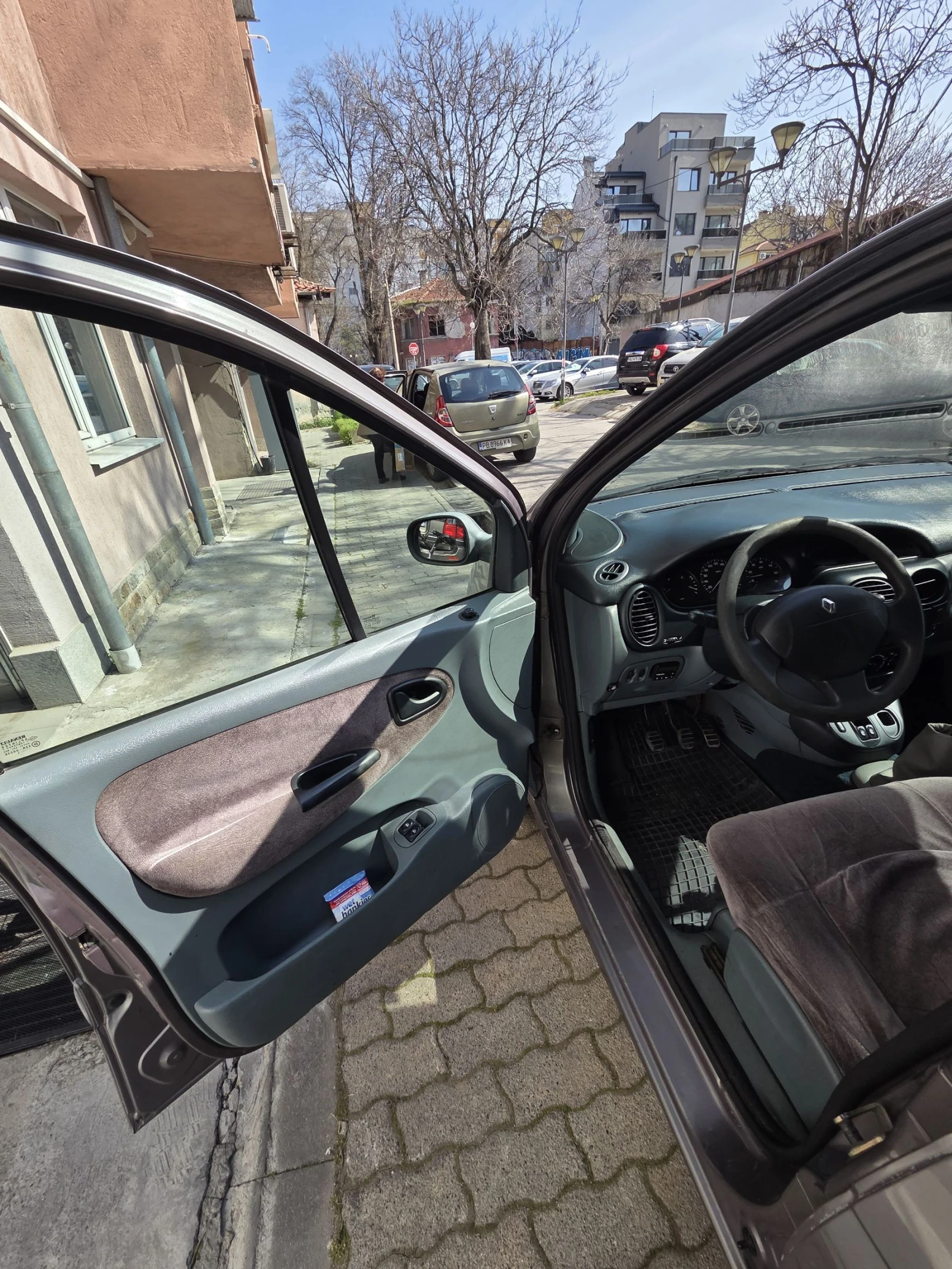 Renault Megane Scenik, снимка 8 - Автомобили и джипове - 53756882