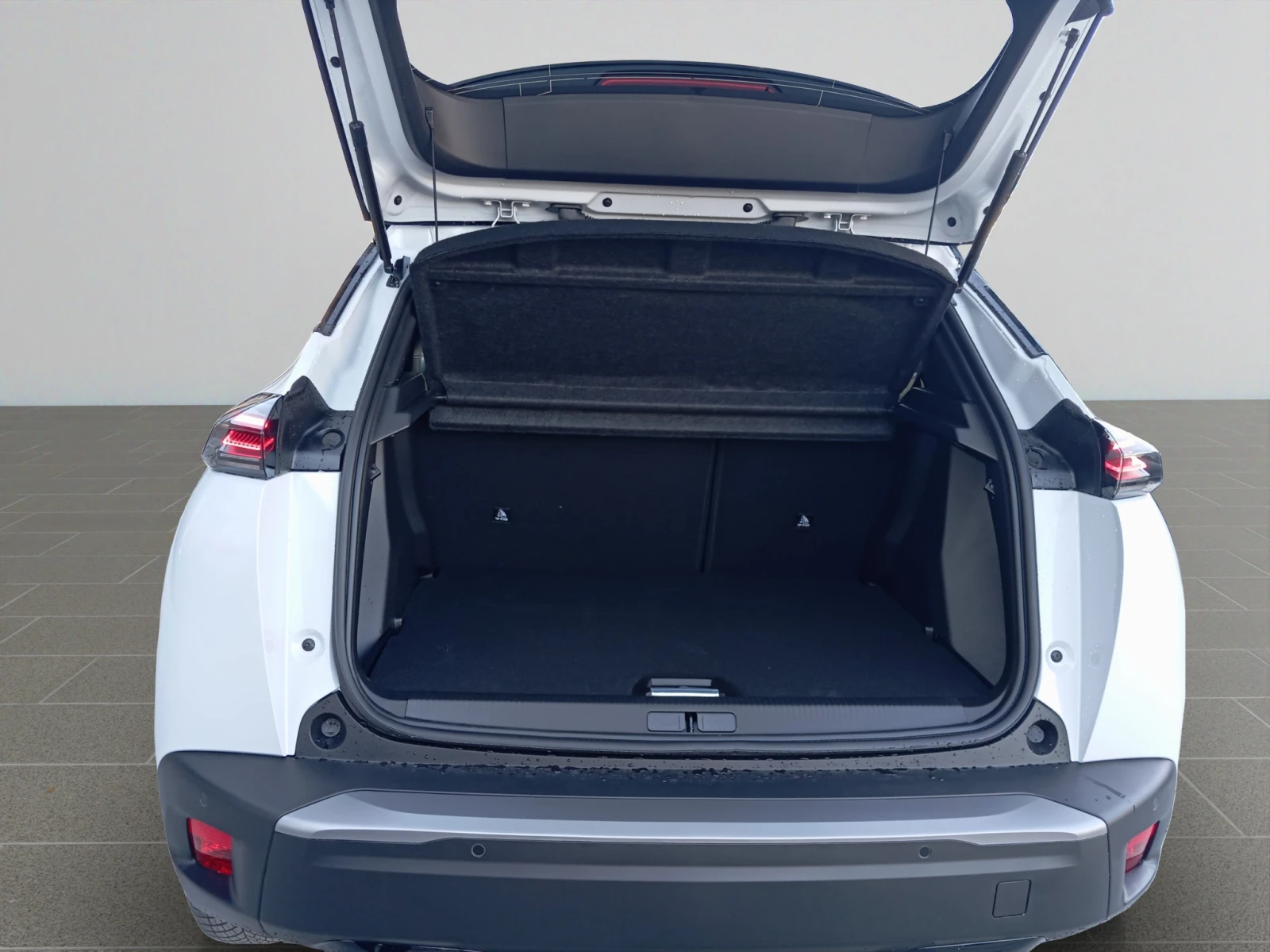 Peugeot 2008 GT EXCLUSIVE 1.2 PureTech 145 HYBRID 48V e-DCS6 EU, снимка 13 - Автомобили и джипове - 53799596