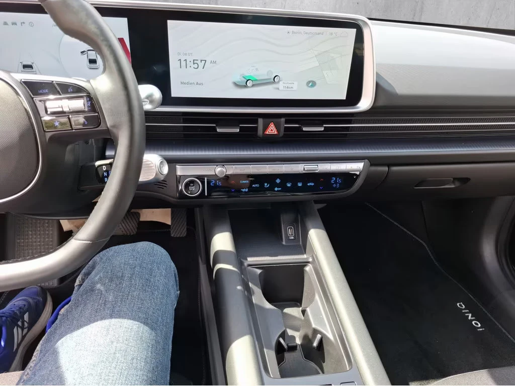 Hyundai Ioniq 6 COMFORT/151HP/CAM/LED/NAVI/KLESS/CPLAY/401q, снимка 10 - Автомобили и джипове - 54879810